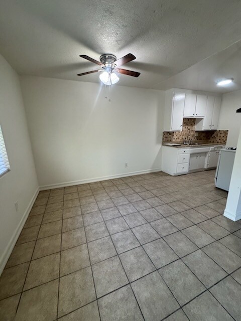 Building Photo - 8356 Amigo Ave