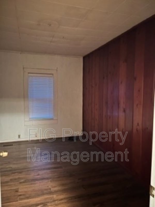 Building Photo - 444 Louisville Road