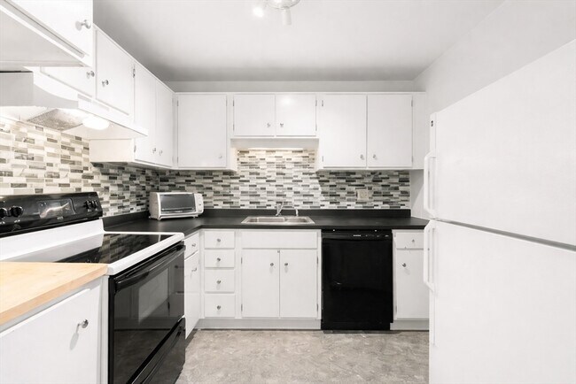 Building Photo - 147 Milk St