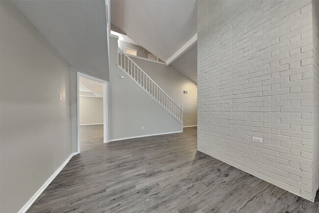 Building Photo - 21606 Crescent Heights St