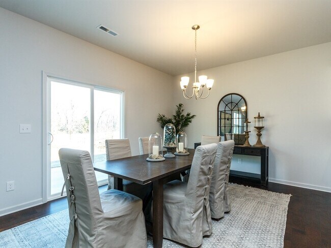 Building Photo - 1313 Achonechy Trl