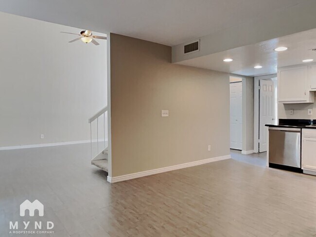 Building Photo - 930 S Dobson Rd