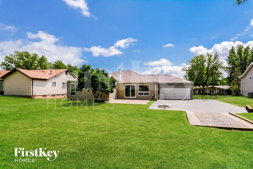 Building Photo - 1731 Wishingwell Dr