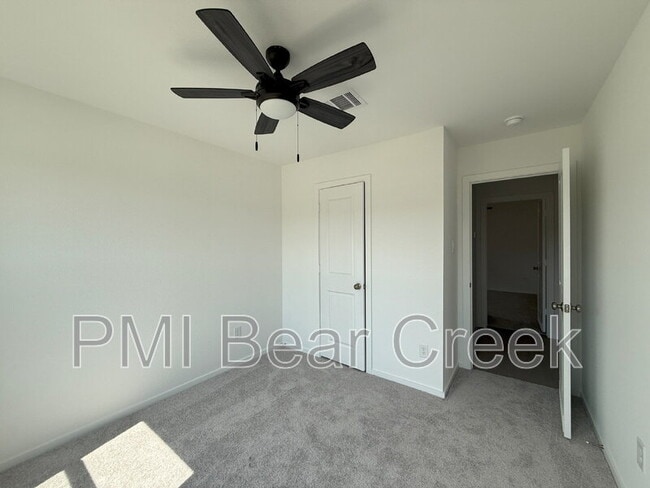 Building Photo - 10268 Prairie Dunes Ln