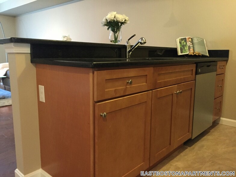 Building Photo - 51 Chelsea St