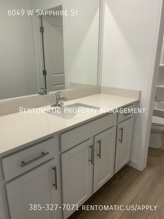 Building Photo - 6049 W Sapphire St