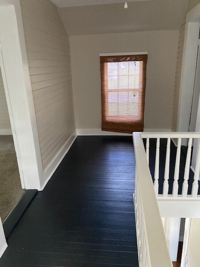 Building Photo - Beautiful 3brm, 2bath Home in Heart of Burns!!