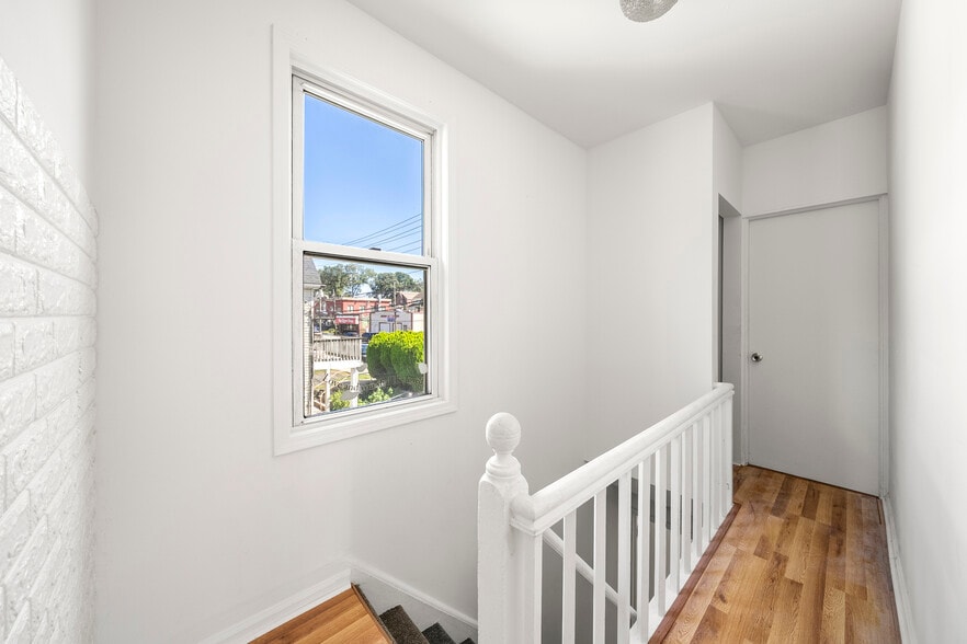 Building Photo - 539 Bergen Blvd