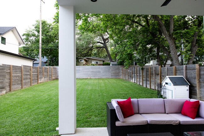 Building Photo - 507 S Park Dr