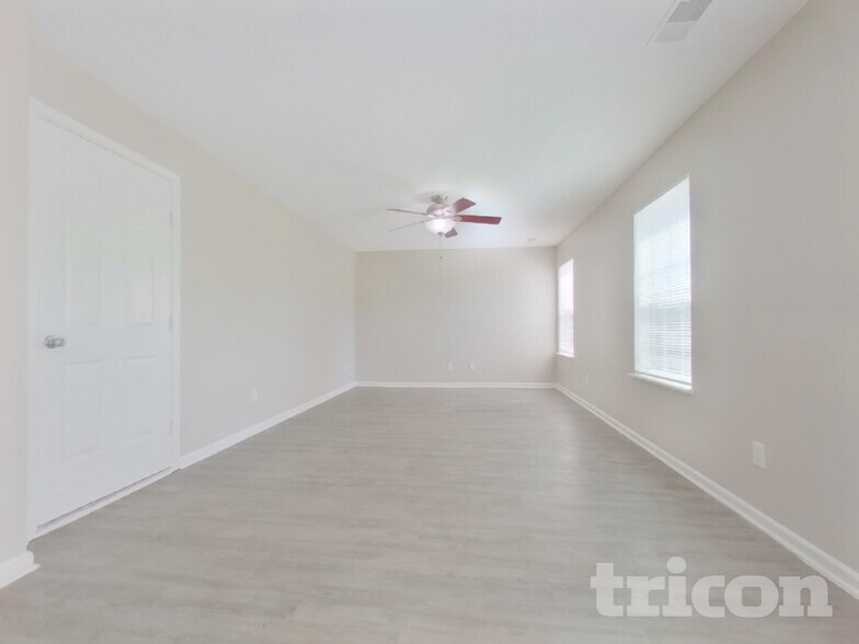 Building Photo - 390 Fox Trot Dr