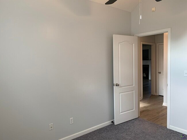 Building Photo - 110 Amber Dr