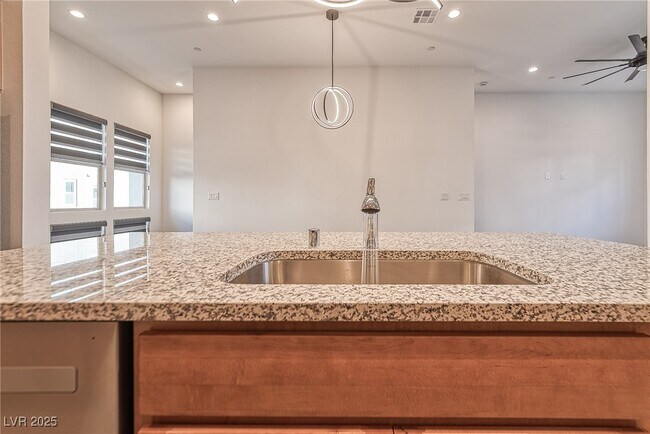 Building Photo - 643 Grey Saker St