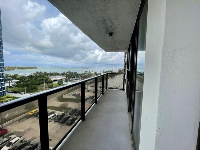 Building Photo - 600 NE 36th St