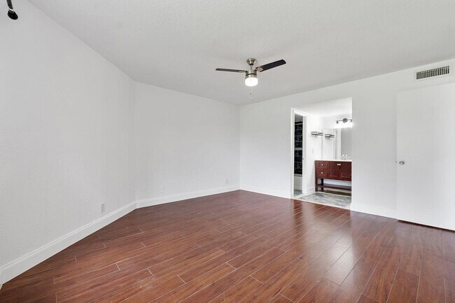 Building Photo - 6260 S Falls Cir Dr