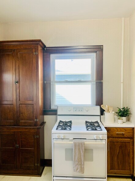 Kitchen - 111 Amherst Dr