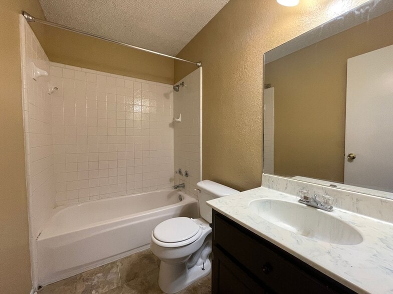 Building Photo - 2806 Derby Dr