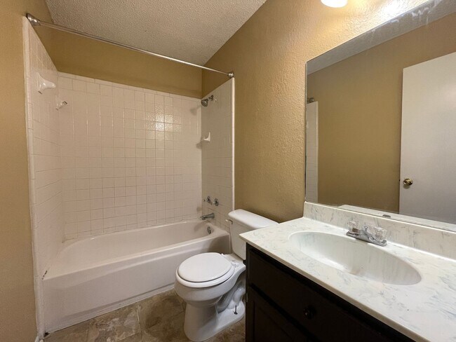 Building Photo - 2806 Derby Dr