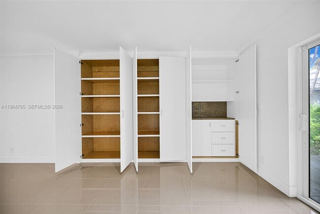 Building Photo - 820 E Cypress Ln