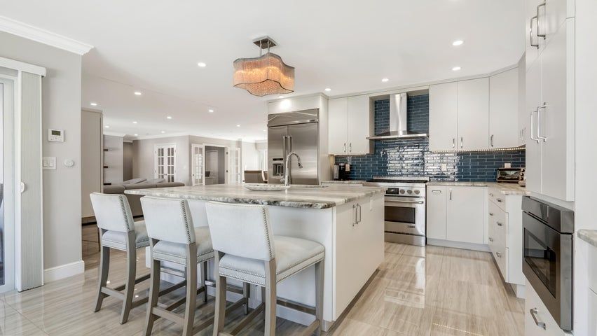 Building Photo - 831 Dover St