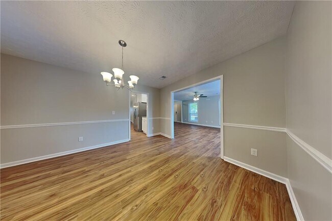 Building Photo - 3282 Summit Glen Dr