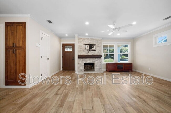 Building Photo - 823 Mohawk Dr