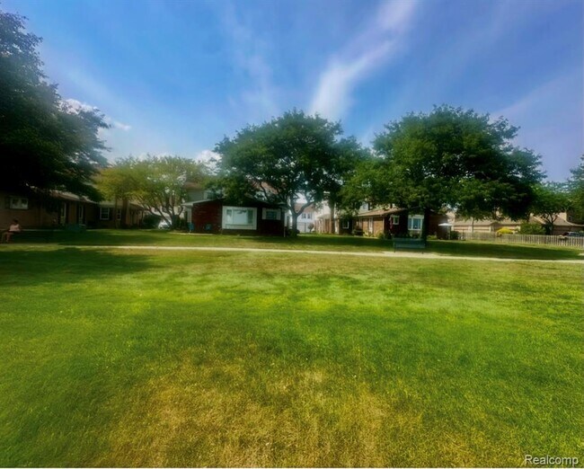 Building Photo - 26070 N Lake Dr