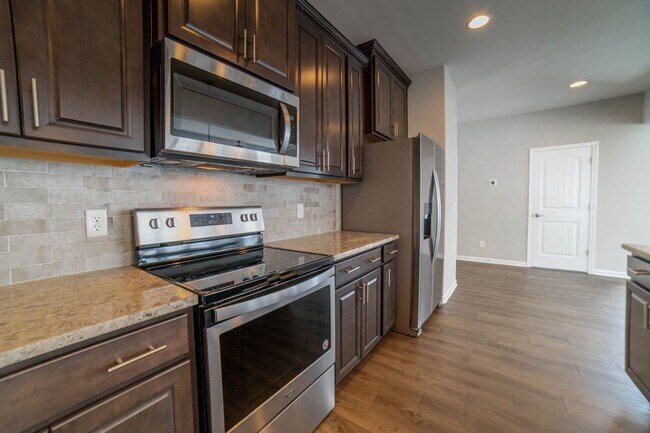 Building Photo - Available Now! ?? ?? ??!