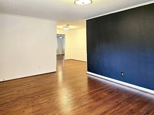 Building Photo - 4414 Gardendale Dr