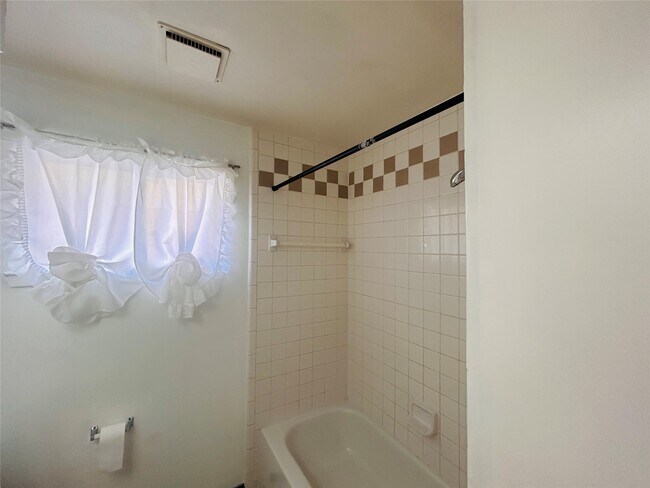 Building Photo - 10502 Long River Dr