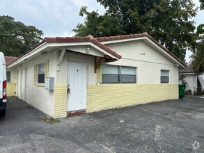 Building Photo - 3408 Riverside Dr