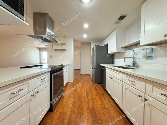 Building Photo - ***MOVE IN SPECIAL: REMODELED 4 BEDROOM HO...