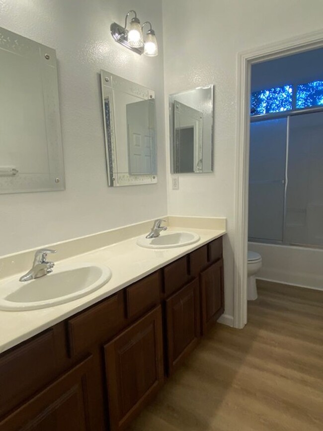 Building Photo - Single level home in Lincoln Crossing