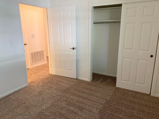 Building Photo - 1977 Grays Peak Dr