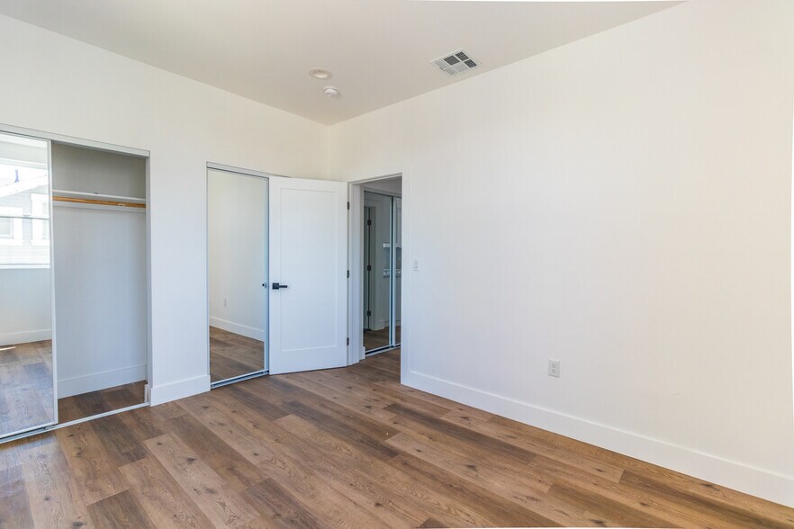 Building Photo - 4507 1/4 W 18th St