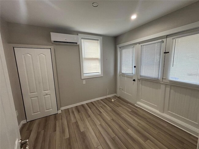 Building Photo - 107 W 6th St