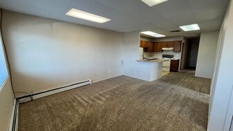 Building Photo - 496 28 1/2 Rd