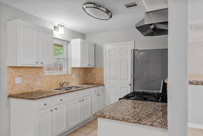 Building Photo - 1935 Barnsley Ln