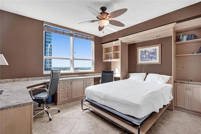 Building Photo - 350 SE 2nd St