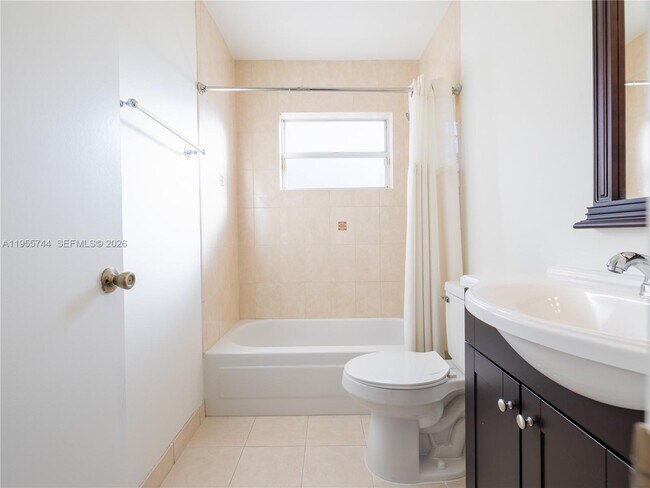 Building Photo - 200 W Riverbend Dr