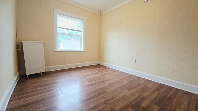 Interior Photo - 1524-1528 Broadway St