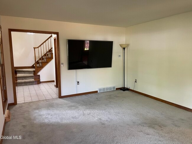 Building Photo - 8 Timberwick Dr