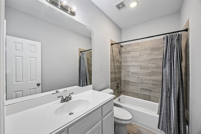 Building Photo - 426 New Hampshire St