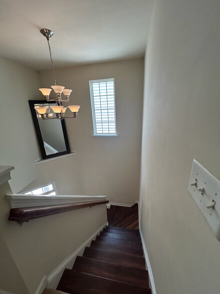 Foyer - 725 Garden Square Ln