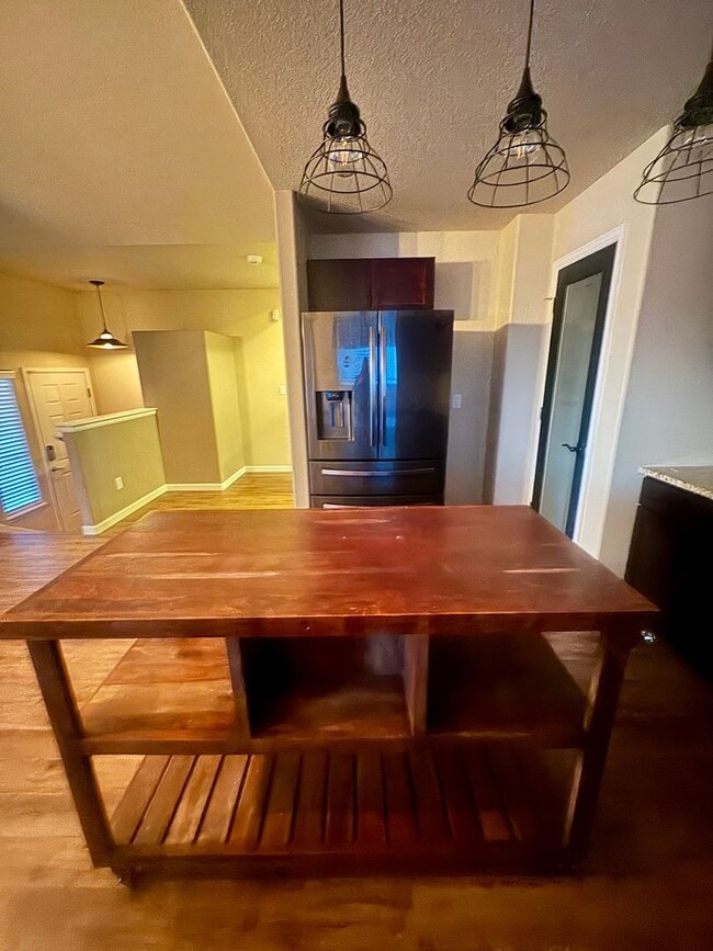 Building Photo - Lovely 3 bedroom/3 car tandem garage home in Lorson Ranch