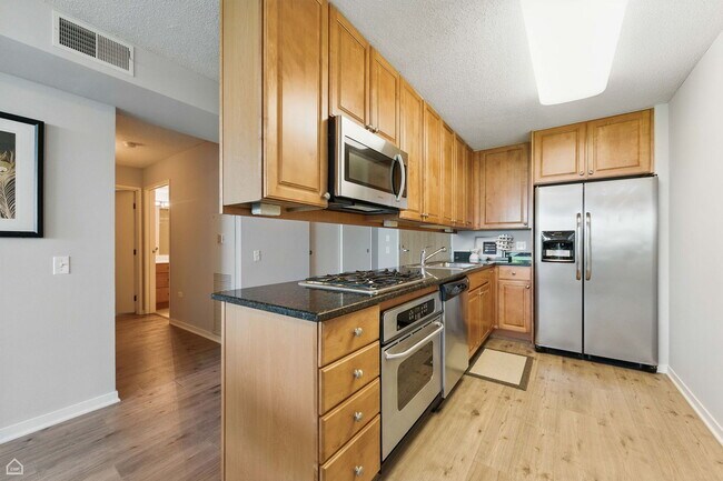 Building Photo - 9715 Woods Dr