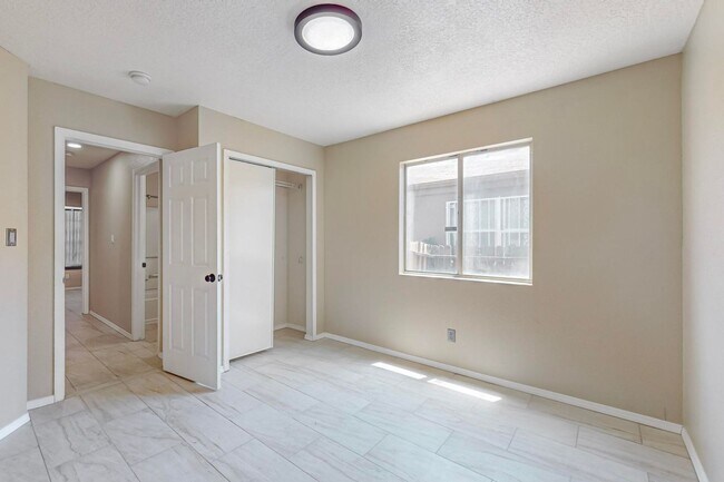 Building Photo - Southwest 3 Bedroom  2 Bath with  2 car Ga...