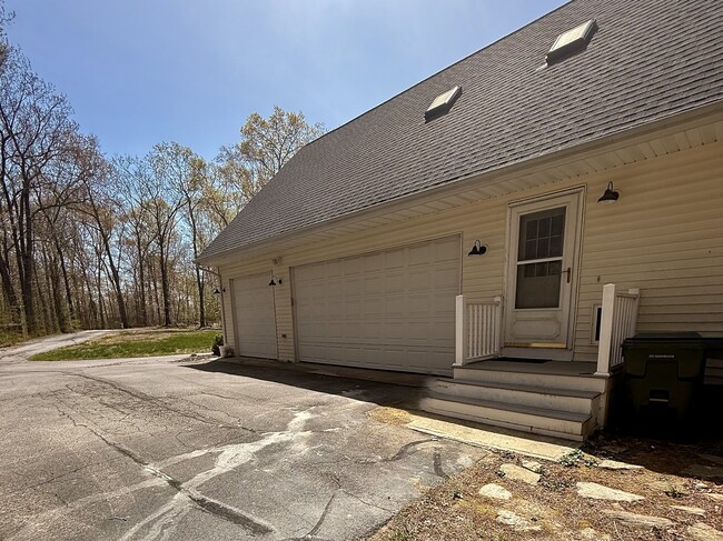 Building Photo - 123 Tom Wheeler Rd