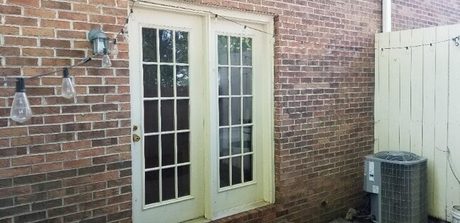Building Photo - 461 Bramblewood Ln