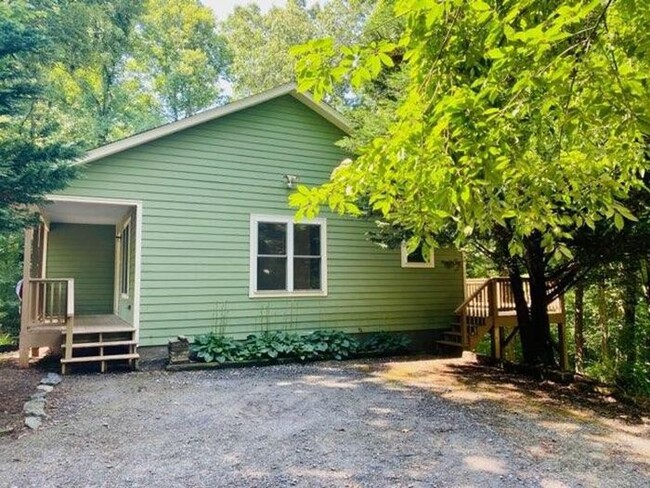 Building Photo - Peaceful Black Mountain Cottage