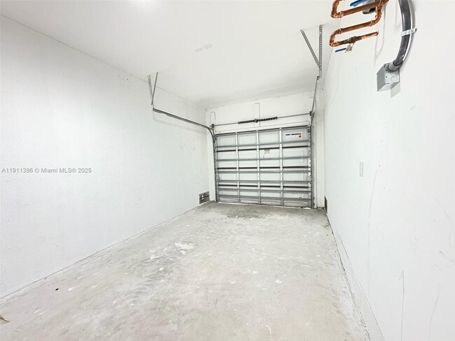 Building Photo - 2518 NW 9th Pl